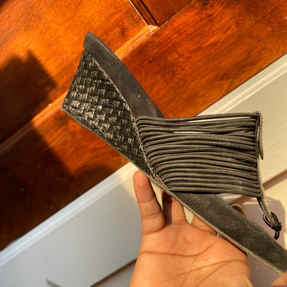 Black Wedges